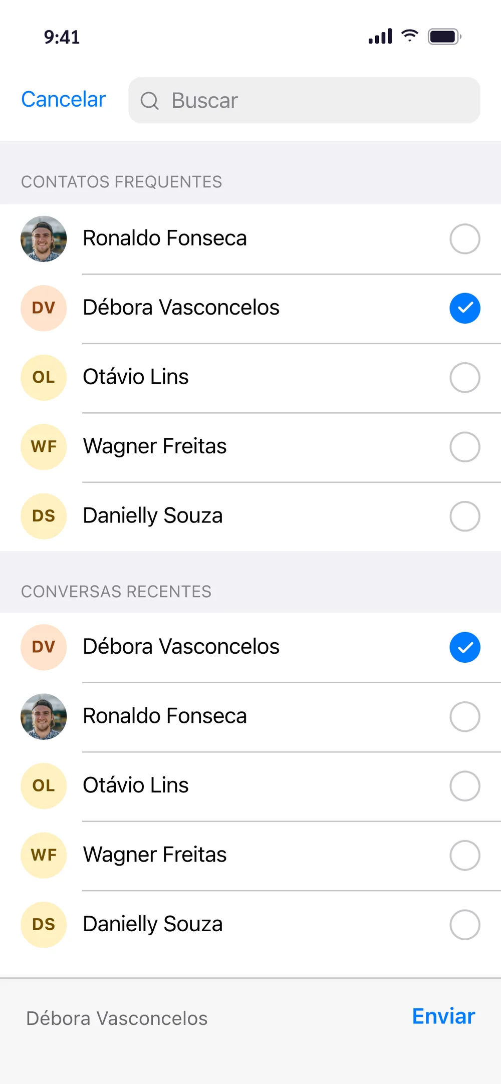 Seletor de contatos no estilo do iOS, com Débora Vasconcelos marcada para receber o convite pelo WhatsApp