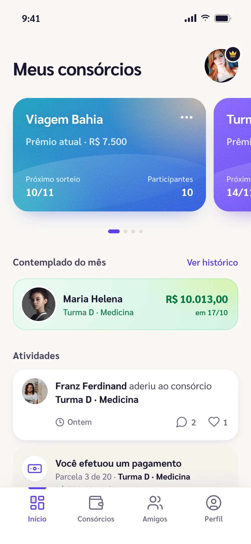 Home no protótipo: cartão Viagem Bahia com gradiente mesh e grão, contemplado do mês em cartão menta e feed de atividades