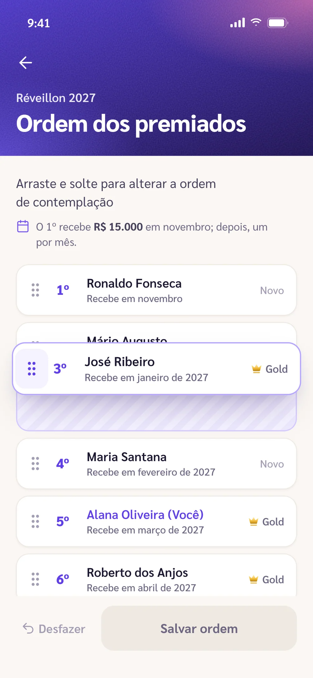 Ordem dos premiados no meio de um arraste: José Ribeiro erguido sobre a lista, com o espaço onde vai cair marcado